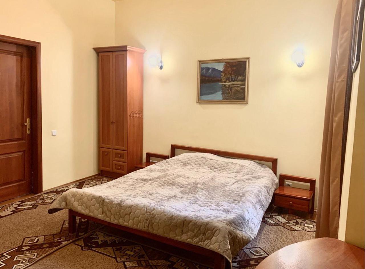 Apartament-Minihotel Elpida Lviv Buitenkant foto