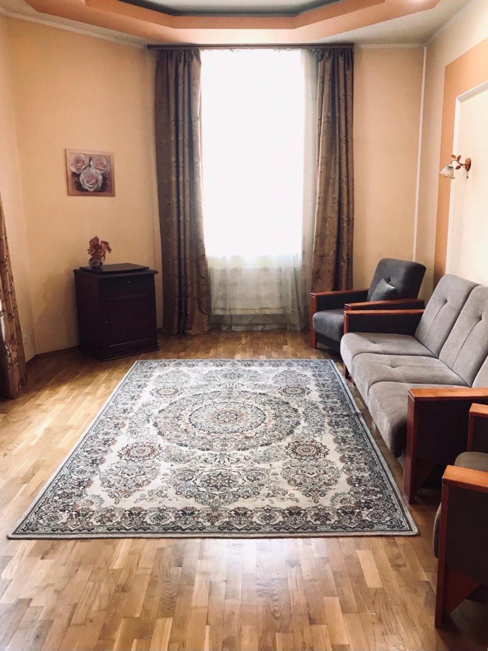 Apartament-Minihotel Elpida Lviv Buitenkant foto